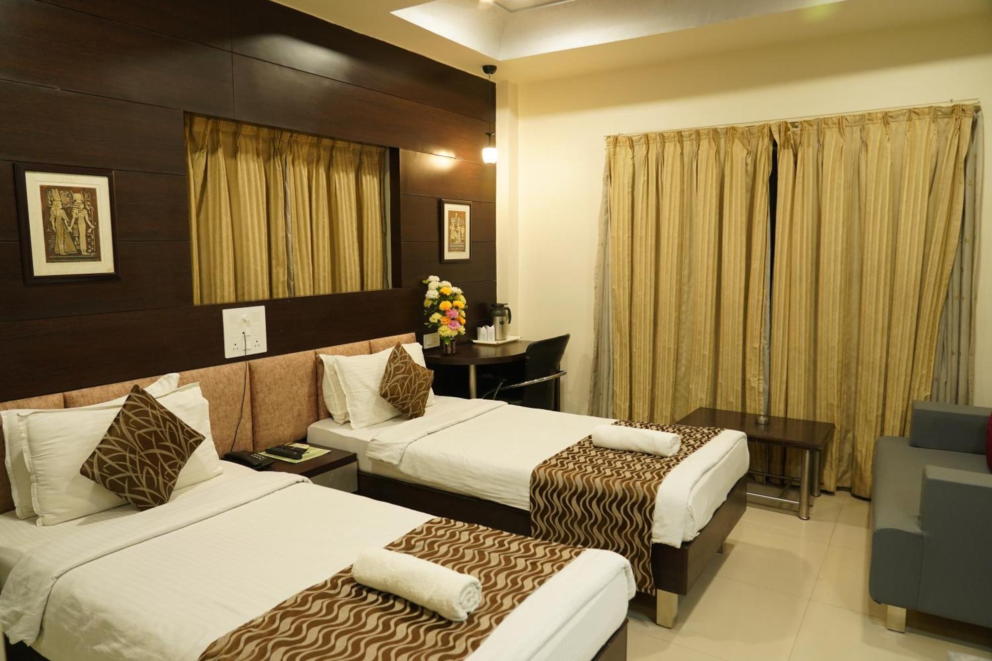 Marshall The Grand Hotel Ahmedabad Buitenkant foto