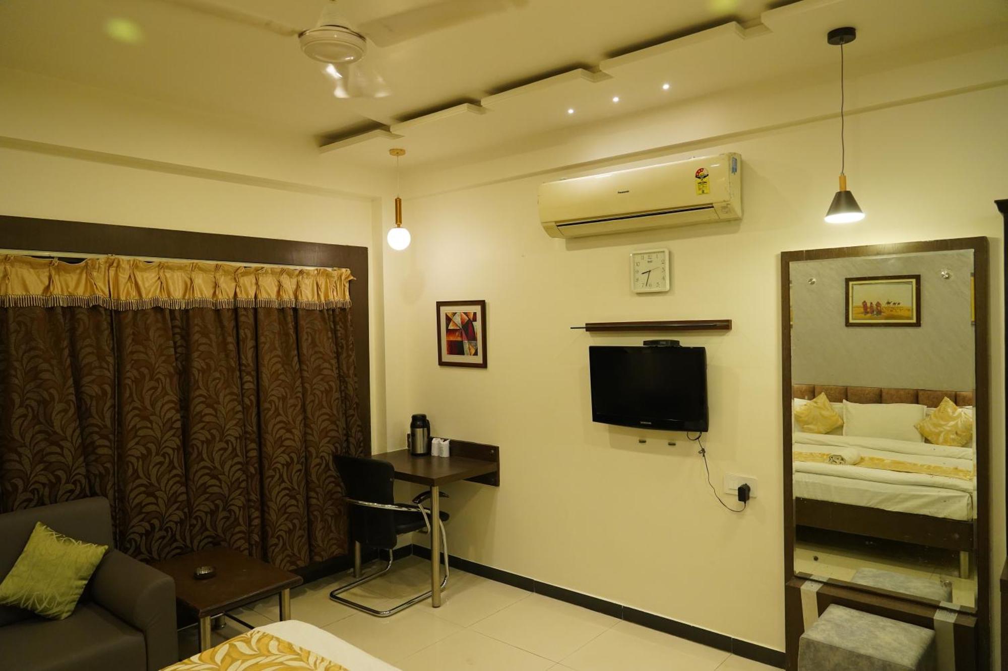 Marshall The Grand Hotel Ahmedabad Buitenkant foto