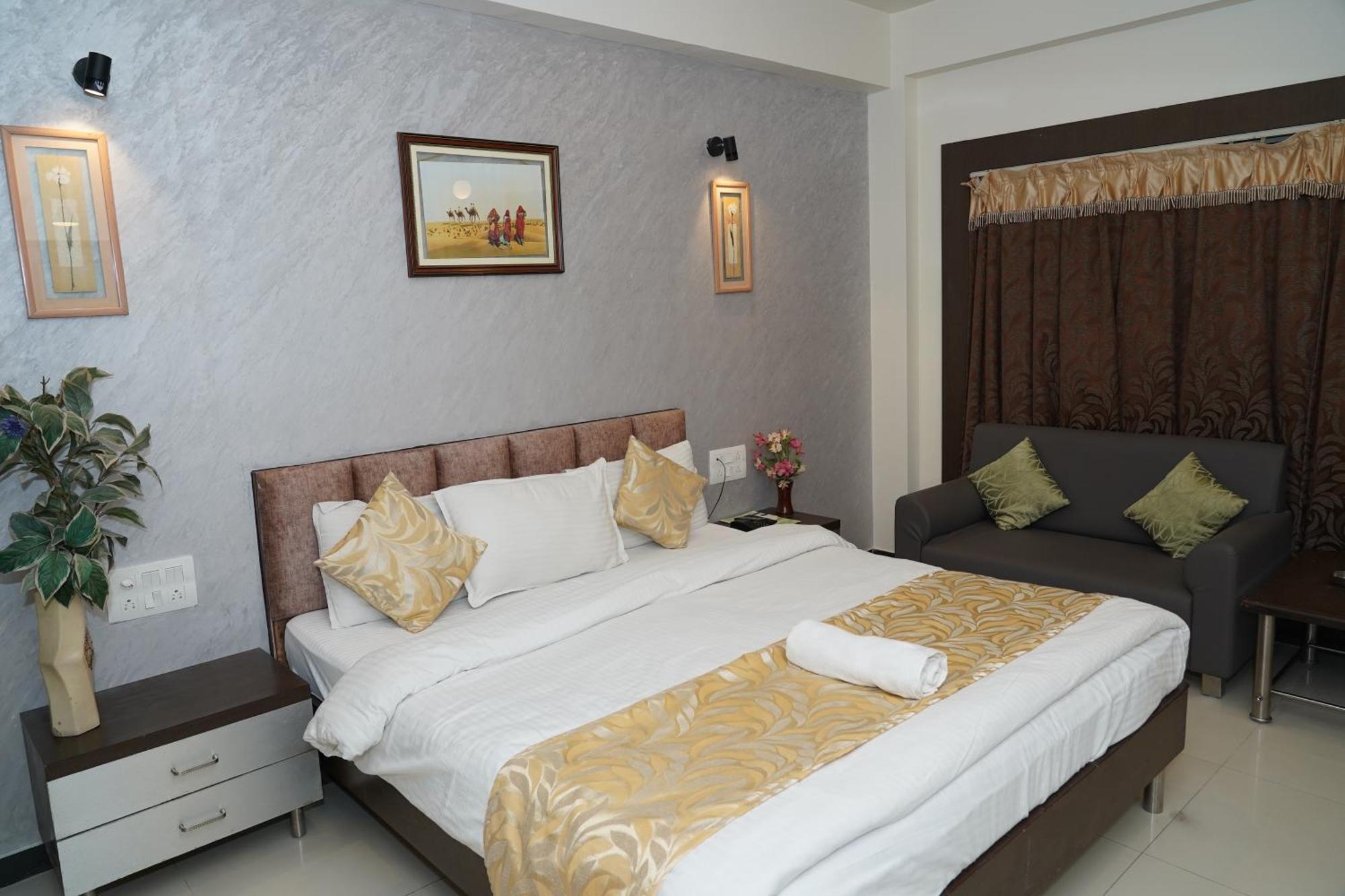 Marshall The Grand Hotel Ahmedabad Buitenkant foto