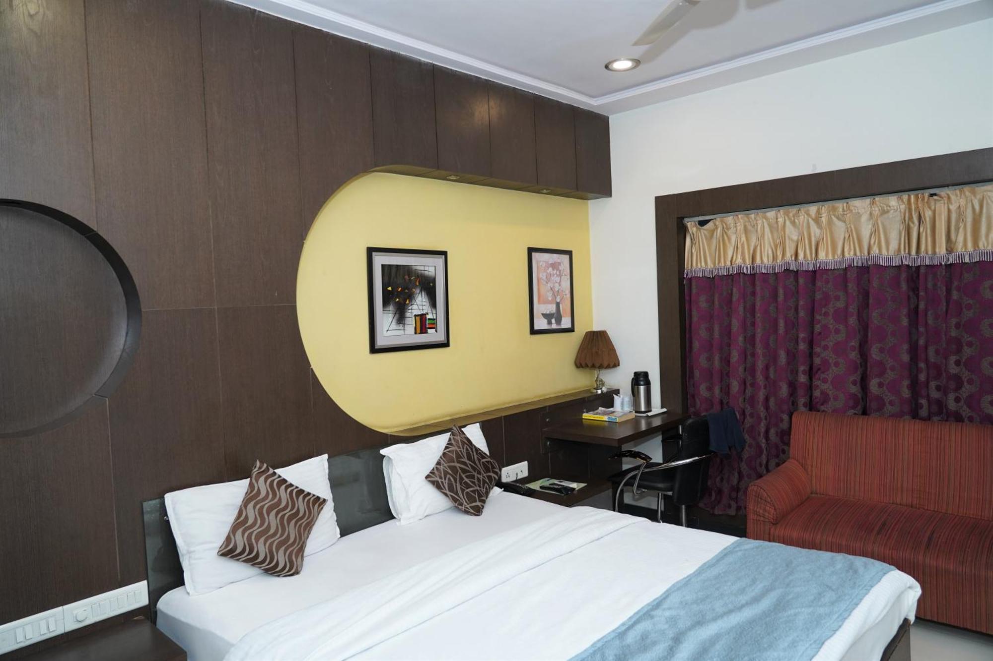 Marshall The Grand Hotel Ahmedabad Buitenkant foto