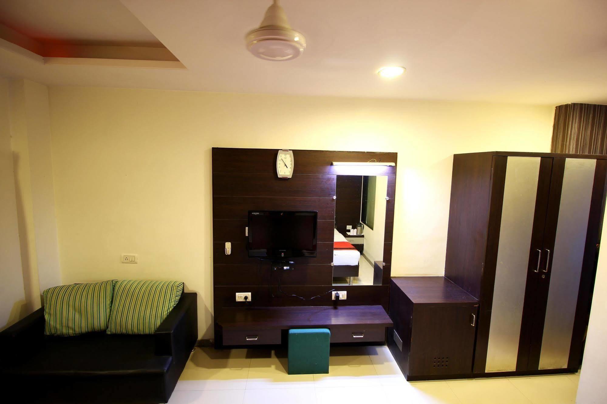 Marshall The Grand Hotel Ahmedabad Buitenkant foto