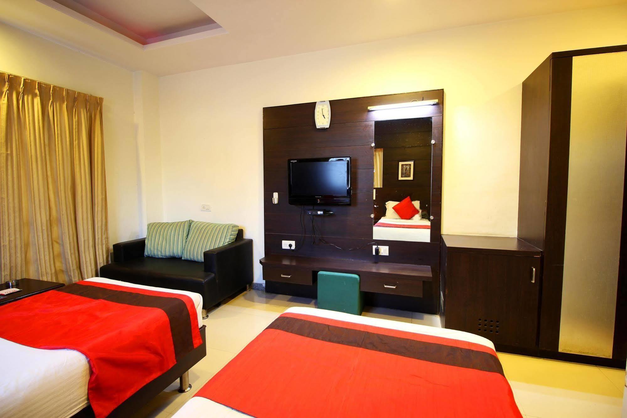 Marshall The Grand Hotel Ahmedabad Buitenkant foto