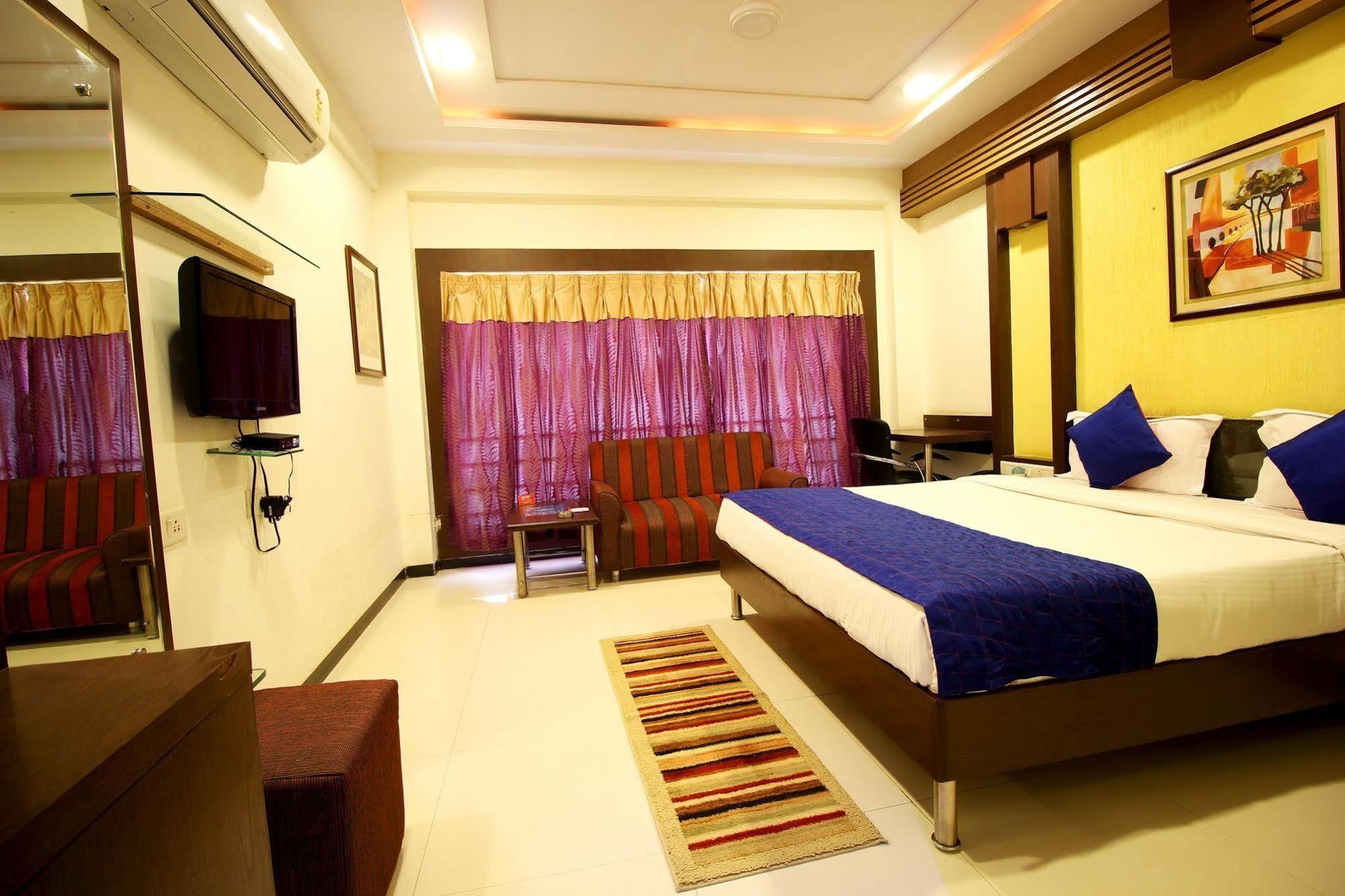Marshall The Grand Hotel Ahmedabad Buitenkant foto