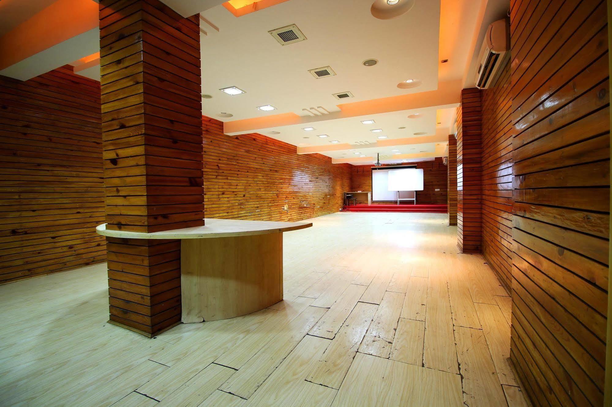 Marshall The Grand Hotel Ahmedabad Buitenkant foto